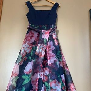 Eliza J Floral Gown 4P
